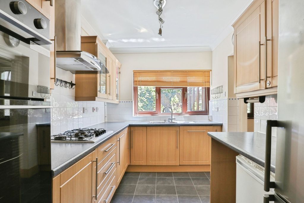 Property photo 3 of 17 Kitchen
