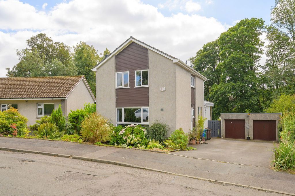 Property photo 2 of 49