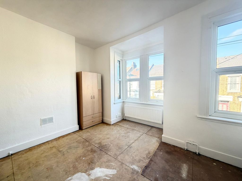 Property photo 3 of 6