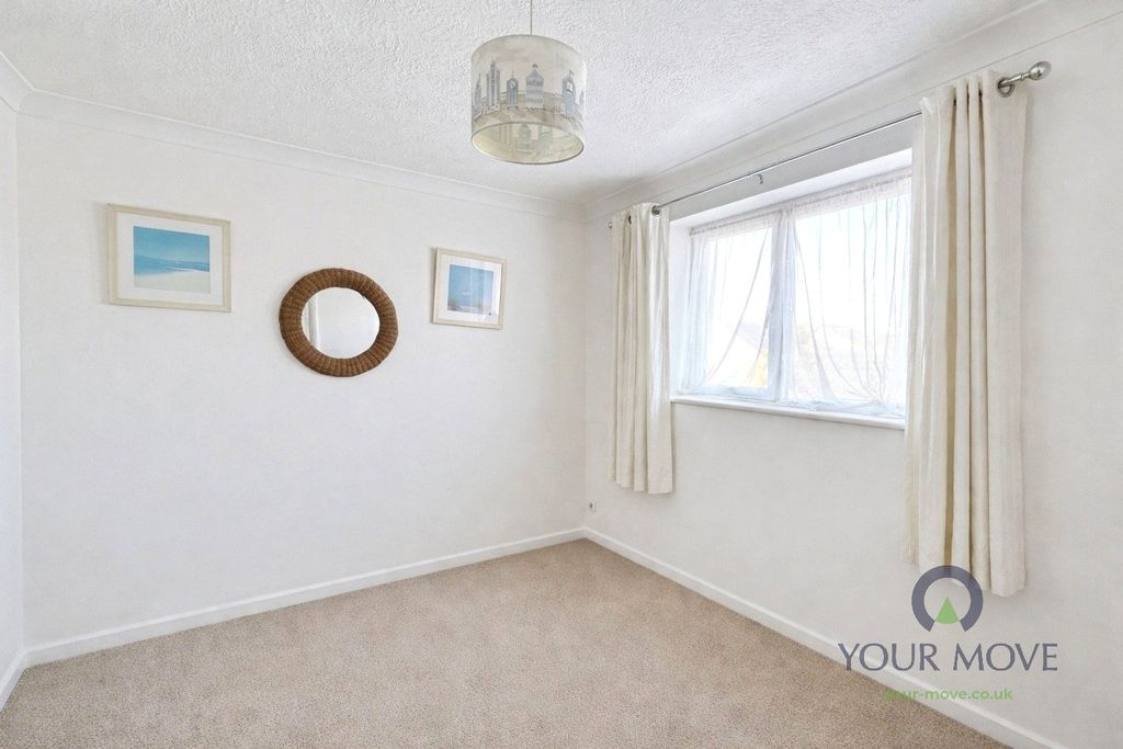 Property photo 3 of 12 Bedroom 3