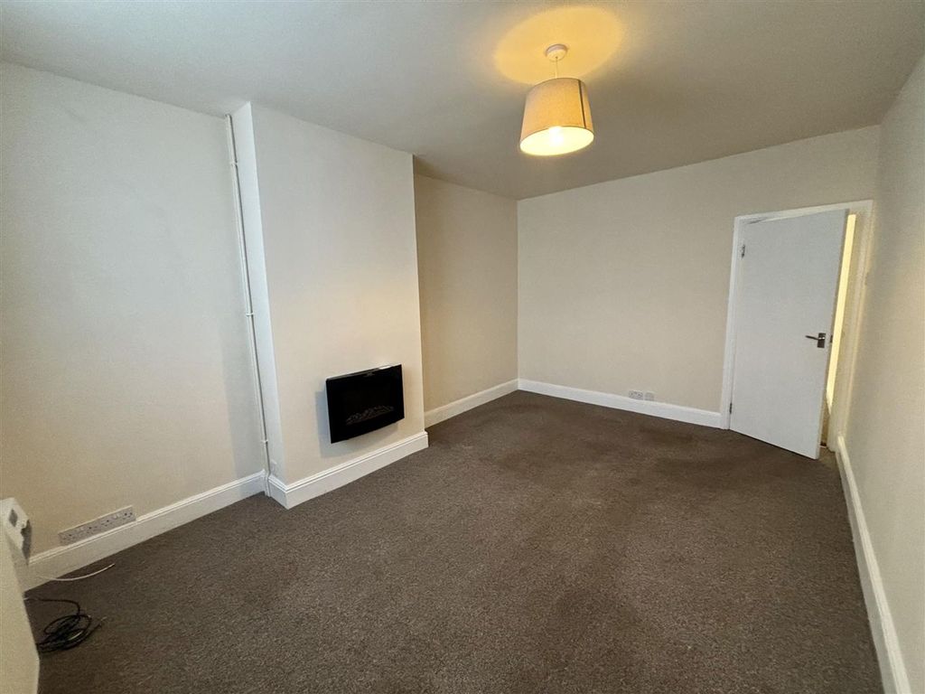 Property photo 2 of 12 6896Faff-554B-4012-B402-5F2Cf12B5092.Jpeg