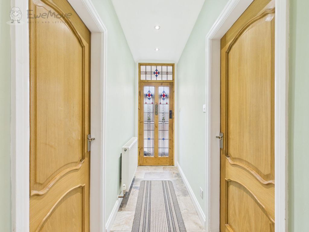 Property photo 3 of 23 Cam05065G0-Pr0017-Still013