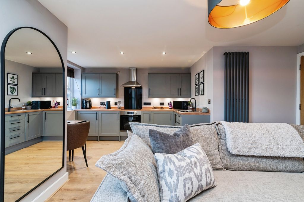 Property photo 1 of 14 Pbox-Img.Jpg