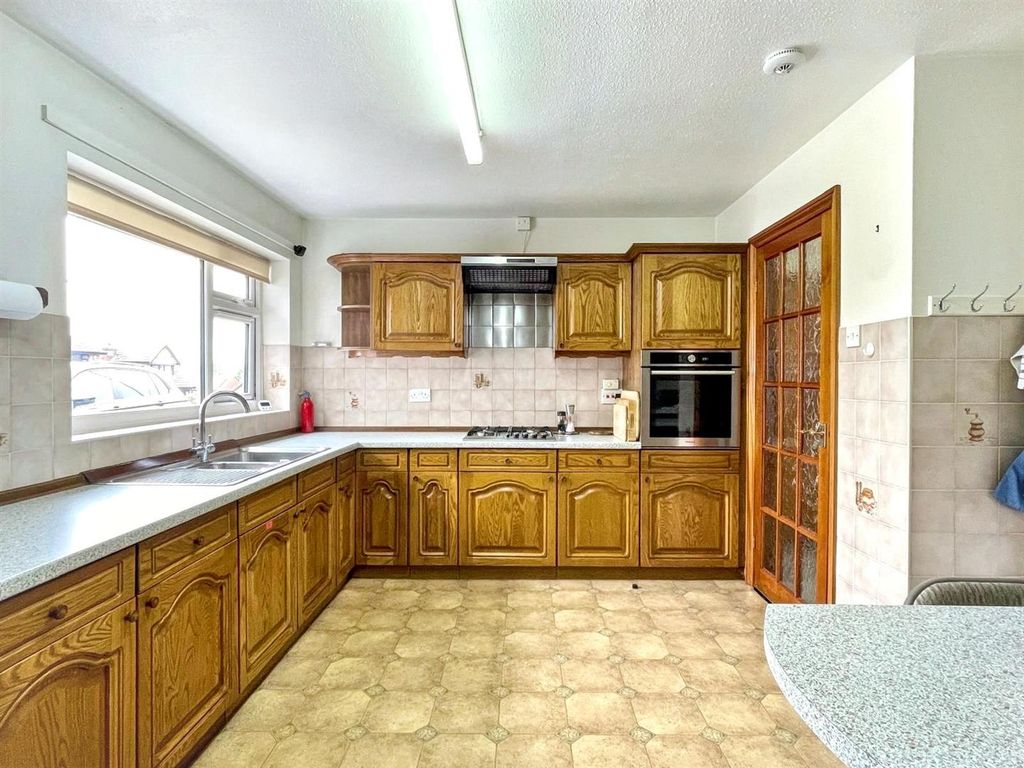 Property photo 2 of 30 Breakfast Kitchen