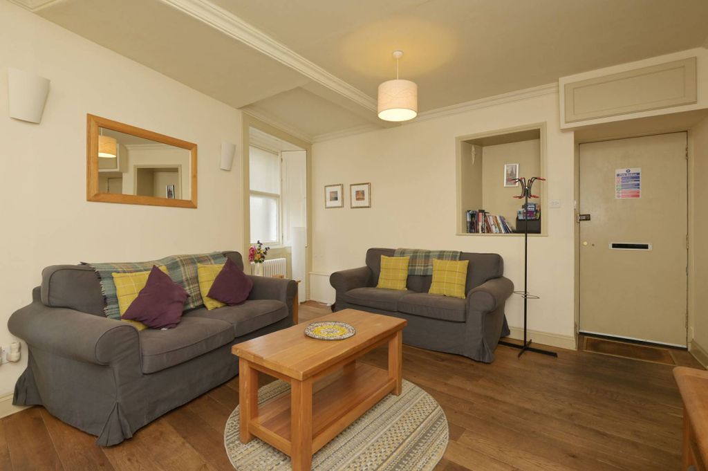 Property photo 2 of 28