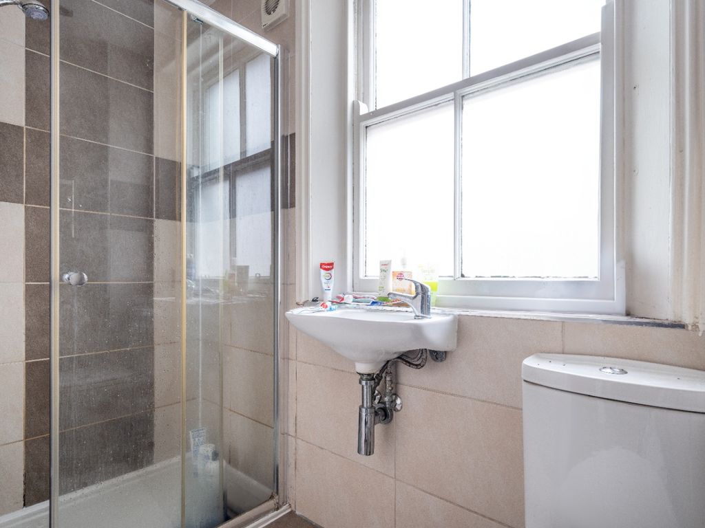 6 bed shared accommodation to rentLarkspur Terrace, Jesmond, Newcastle Upon Tyne NE2 photo 5