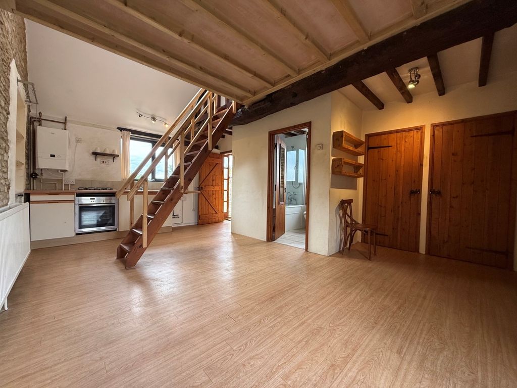 Property photo 2 of 10 4A Garston Lounge