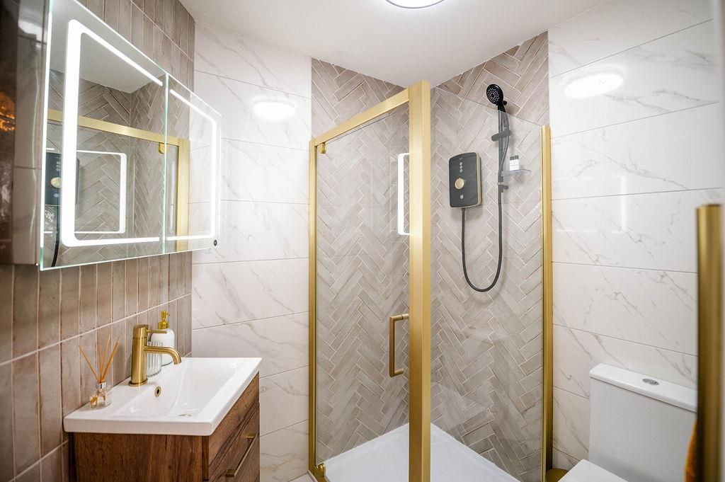 Property photo 2 of 38 Thebay_Room9-3.Jpg