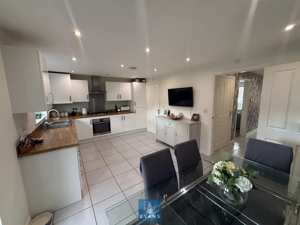 Property photo 2 of 19 Kitchen