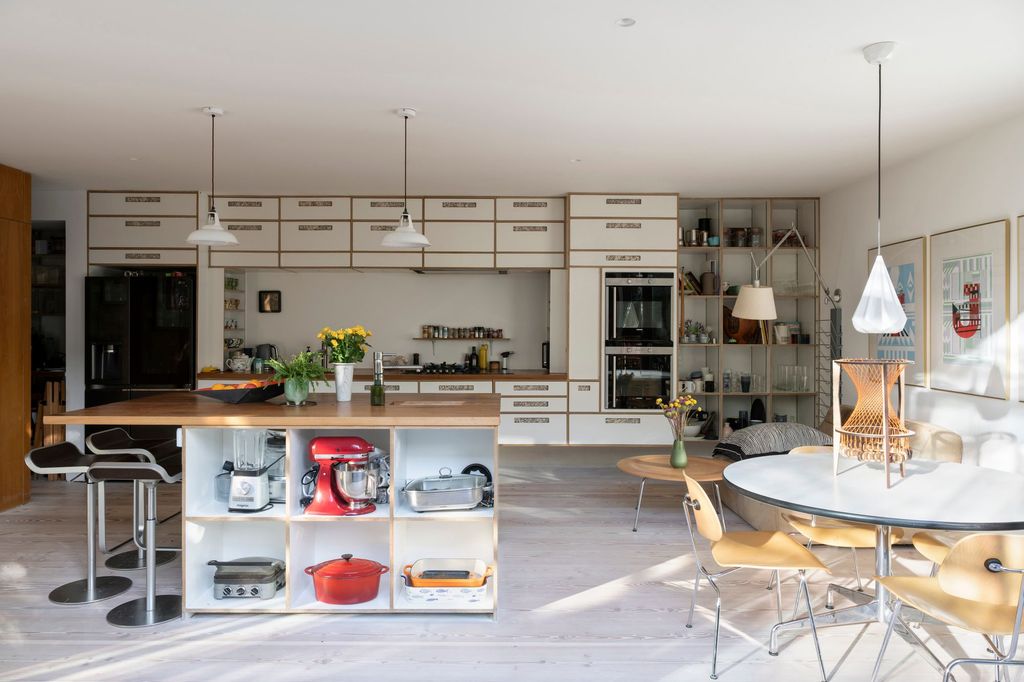 Property photo 2 of 27