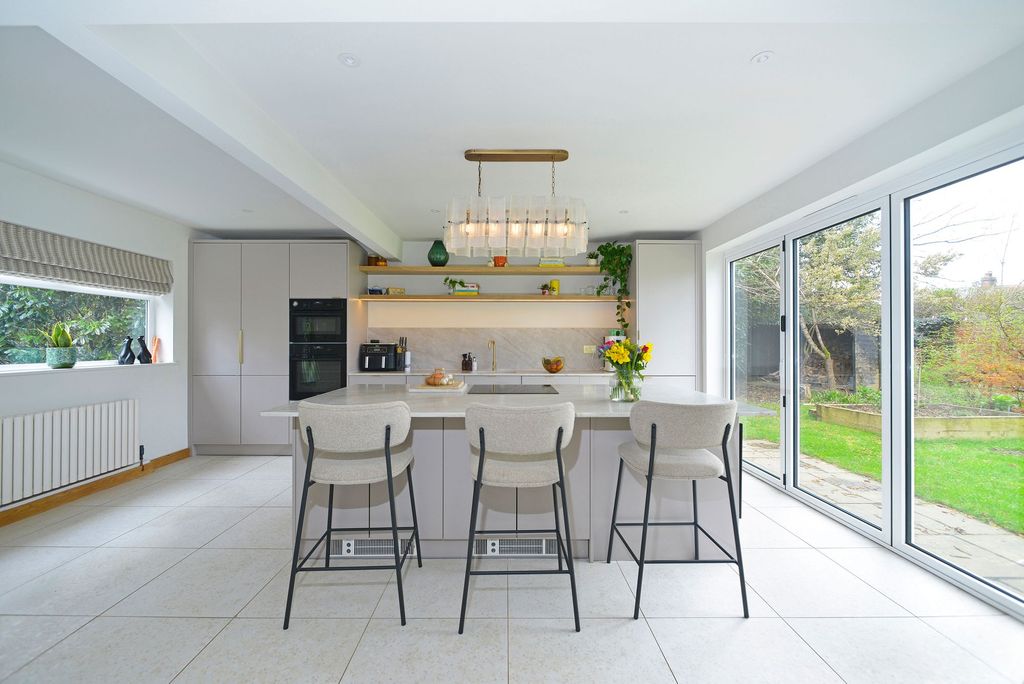 Property photo 3 of 29