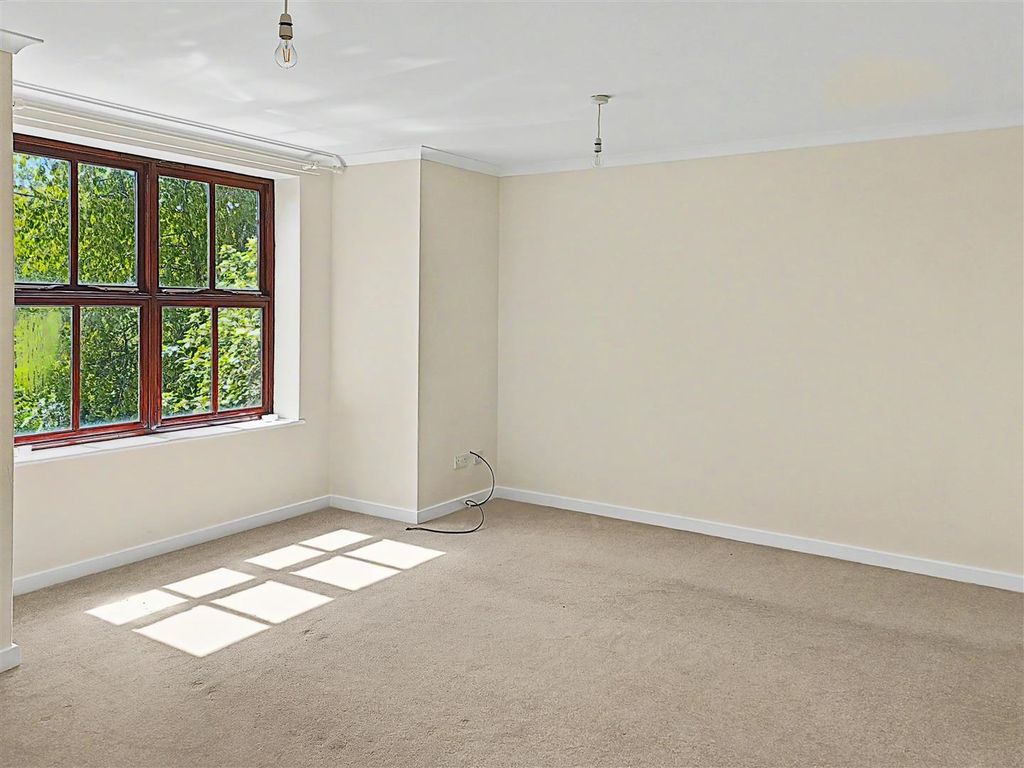 Property photo 3 of 7 Living Room_.Jpg