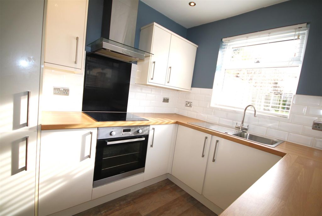 Property photo 2 of 22 Kitchen B.Jpg