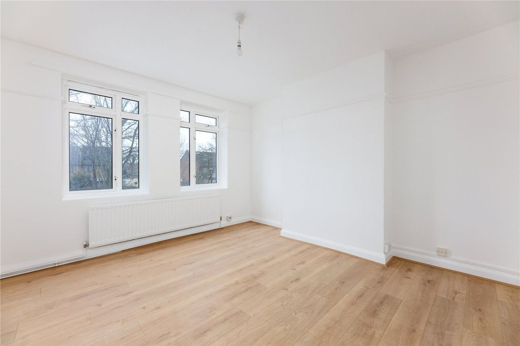 Property photo 2 of 6 Picture No. 11