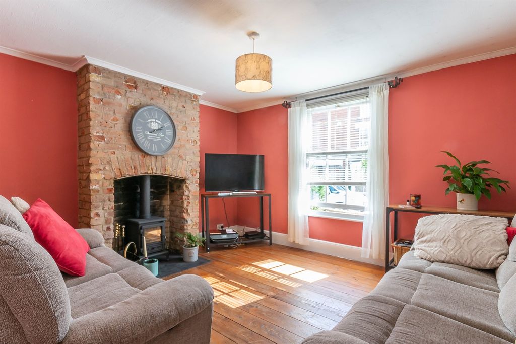 Property photo 1 of 18 Lounge