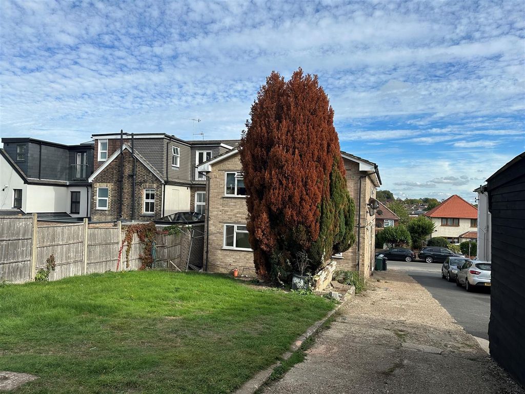 Property photo 1 of 9