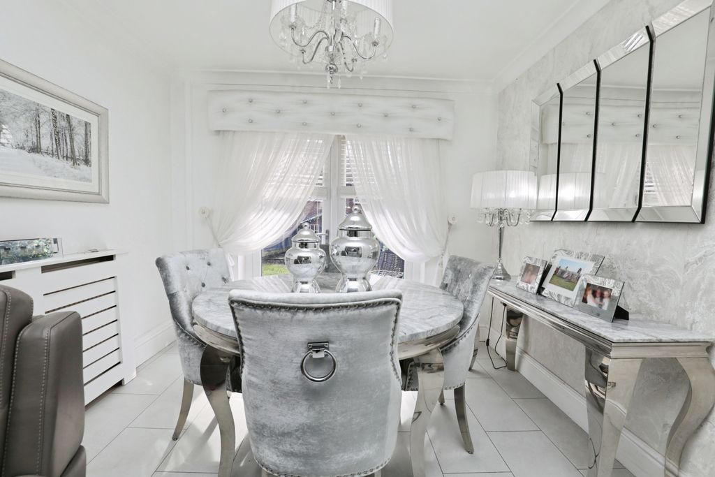 Property photo 3 of 15 Dining Room