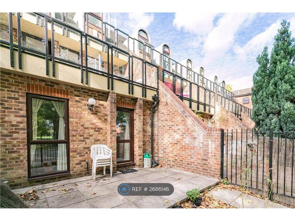 Property photo 2 of 32