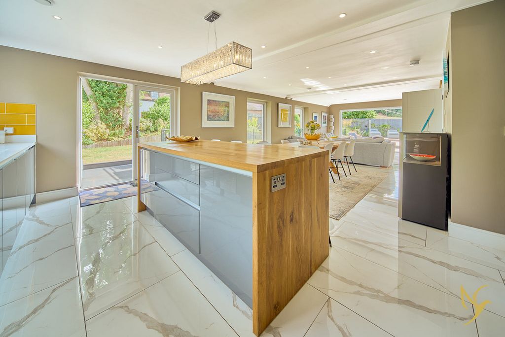 Property photo 2 of 45