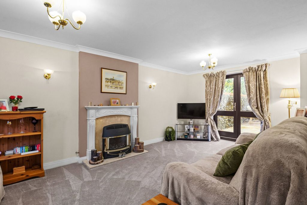 Property photo 2 of 32