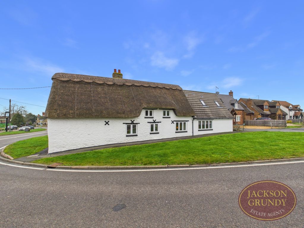 Property photo 1 of 25 The Green Chelveston