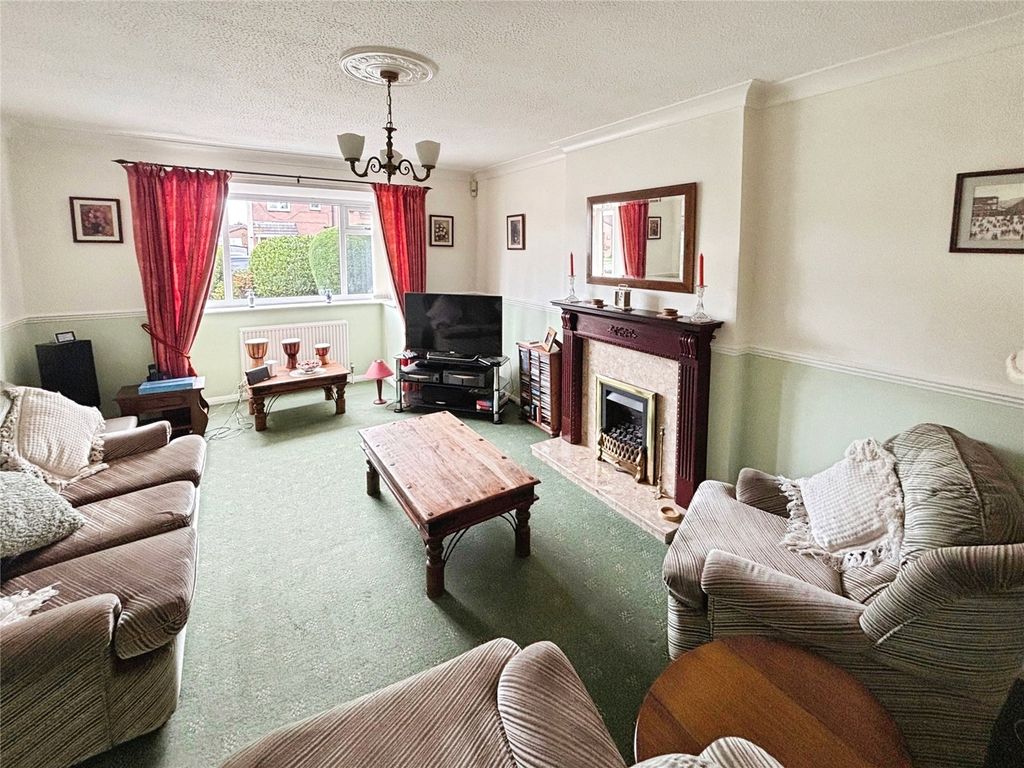 Property photo 2 of 16 Lounge