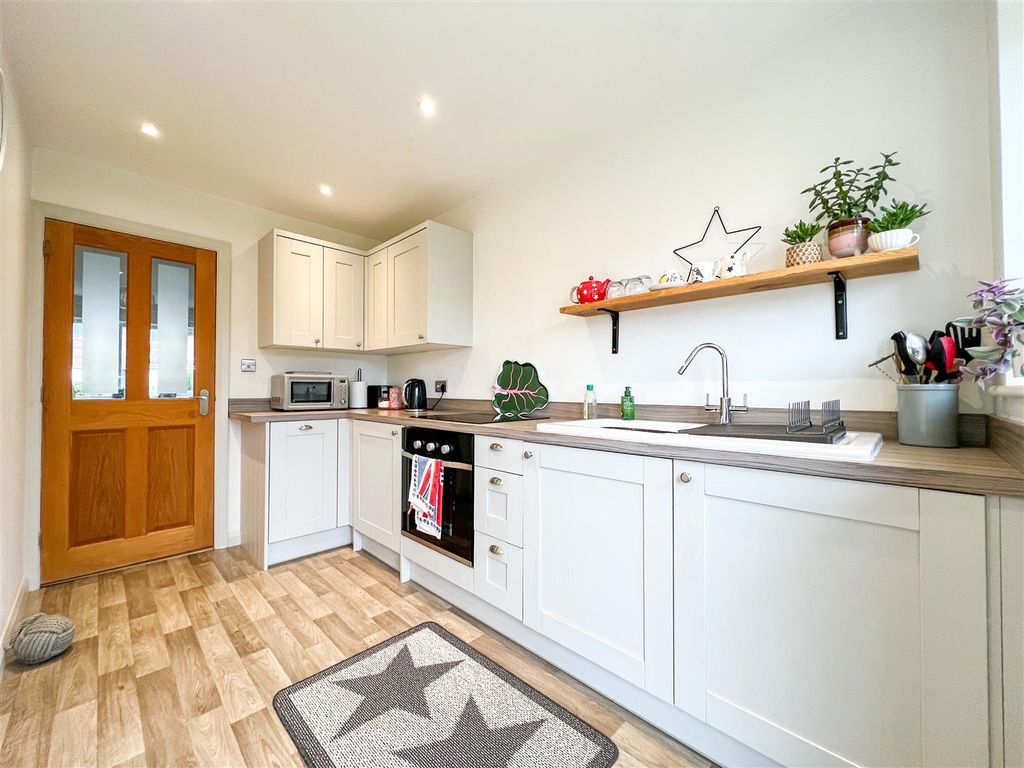 Property photo 2 of 12 Kitchen