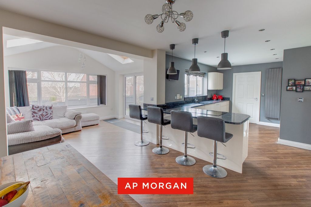 Property photo 3 of 22 Picture No. 04