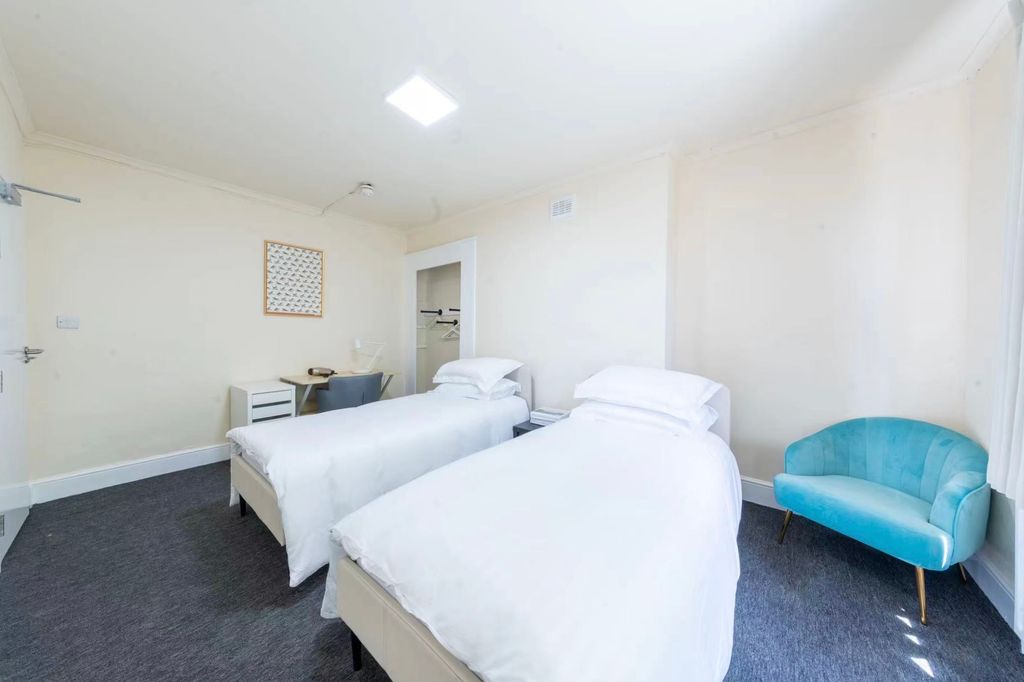 Property photo 2 of 26