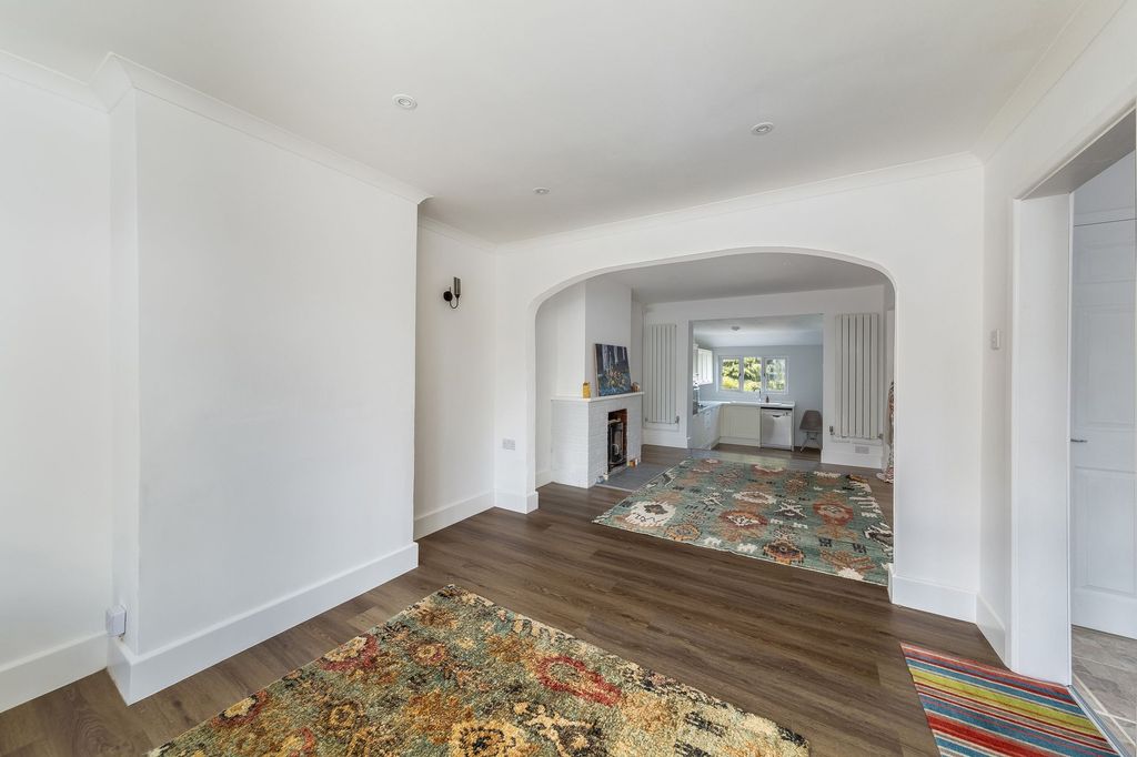 Property photo 2 of 30