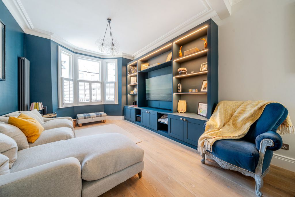 Property photo 2 of 21 1306368-9-685001F...