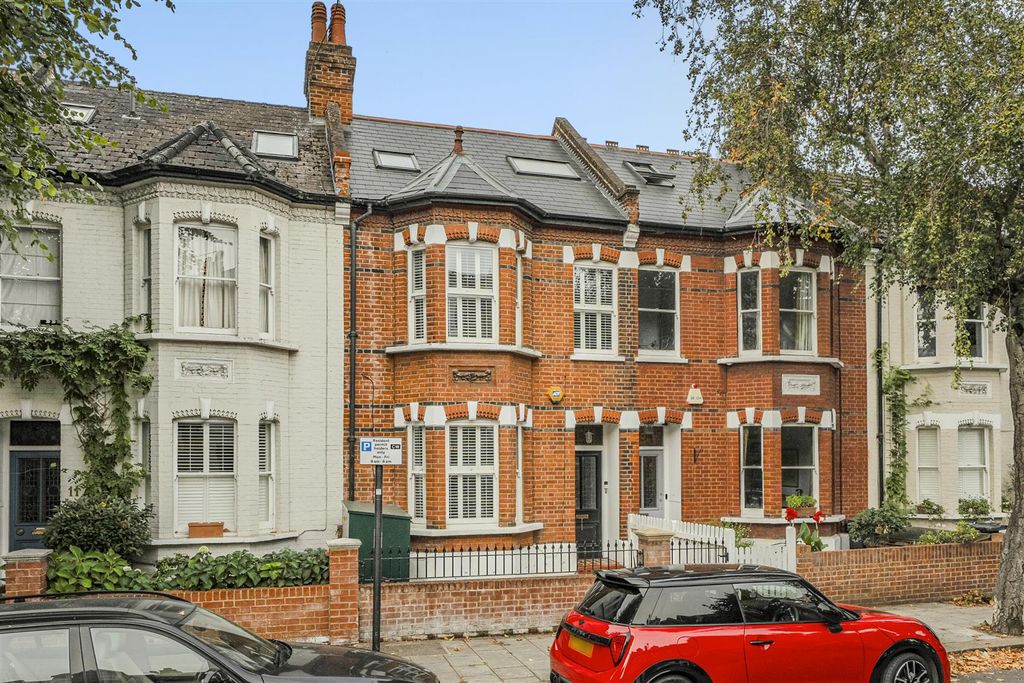 Property photo 1 of 21 For Sale - Silver Crescent, W4