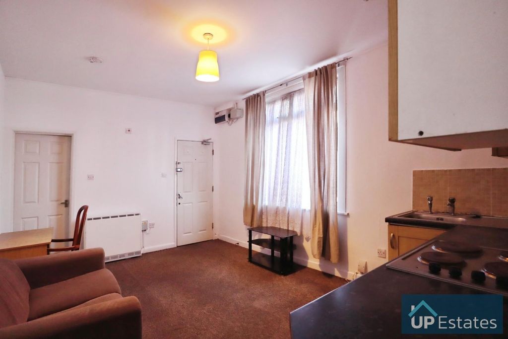 Property photo 3 of 6