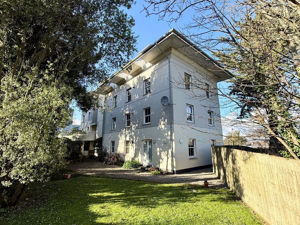 Property photo 2 of 18