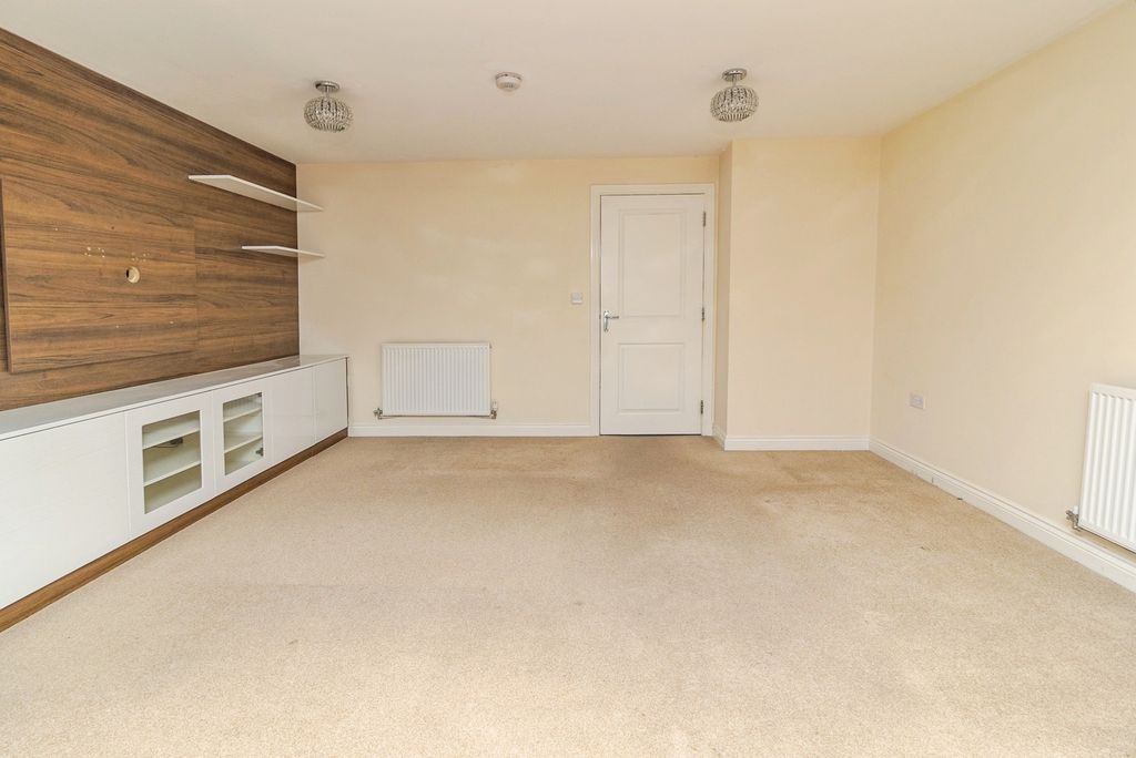 Property photo 3 of 17 Photo