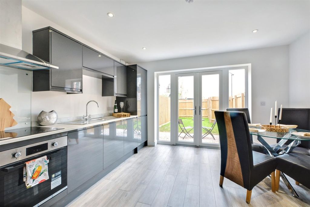 Property photo 3 of 28 Living/Dining Kitchen