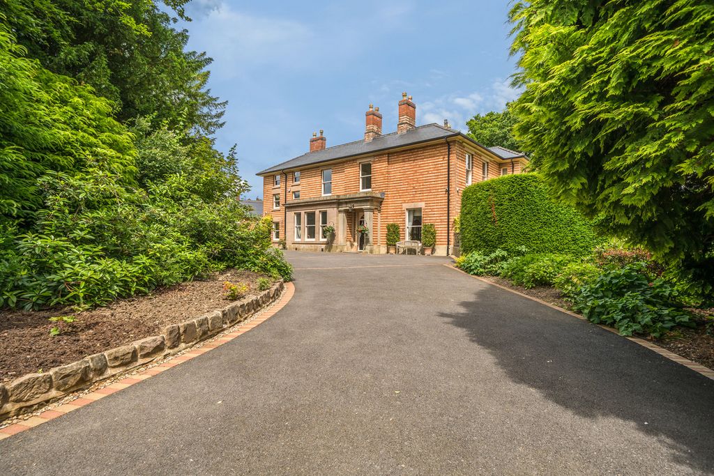 Property photo 1 of 34