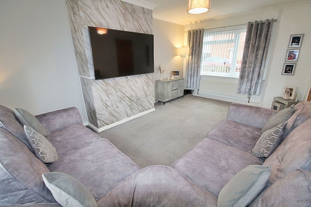 Property photo 2 of 19 Lounge