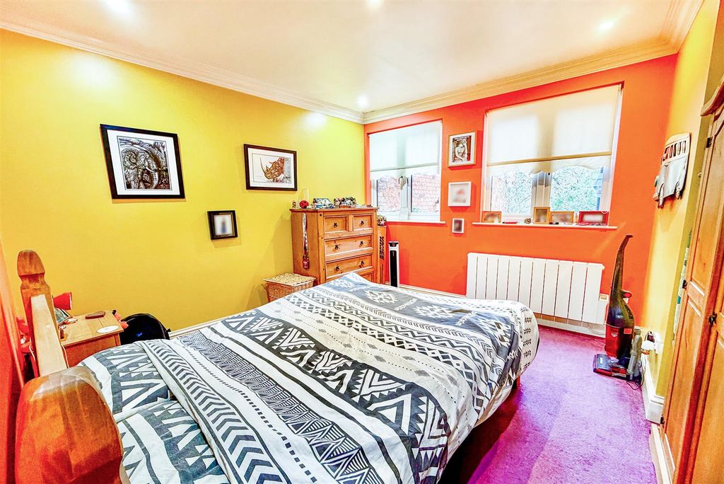 Property photo 1 of 8 Bedroom