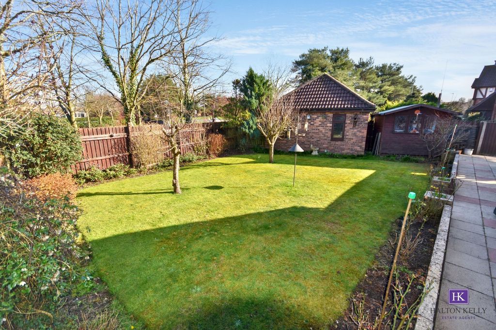 Property photo 2 of 25 Garden