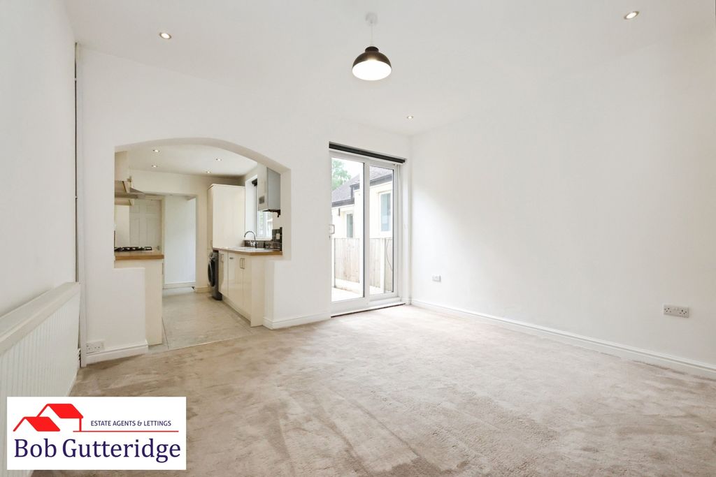 Property photo 2 of 16 Entrance Hall