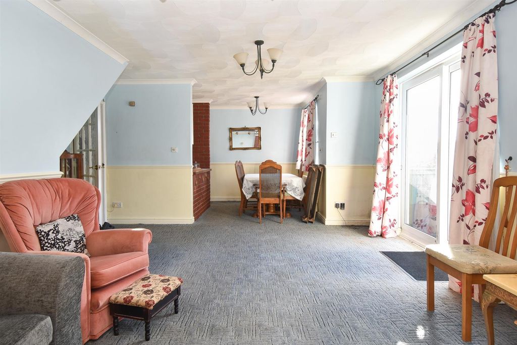 Property photo 3 of 18 Dining Room