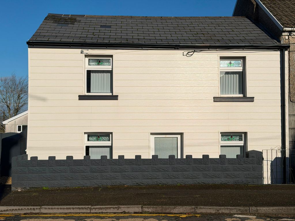 Property photo 2 of 32