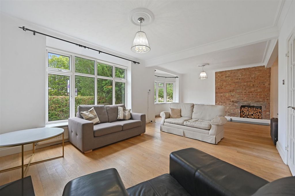 Property photo 3 of 22 Rcar- St Dunstans Gardens12.Jpg