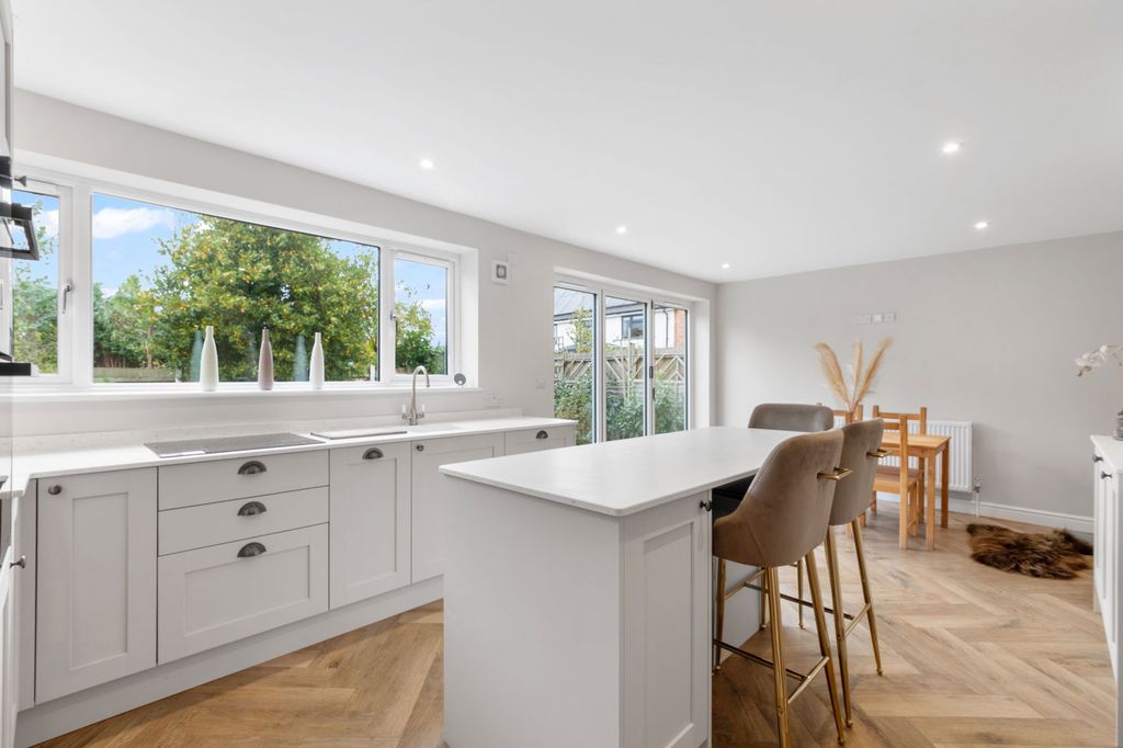 Property photo 3 of 32