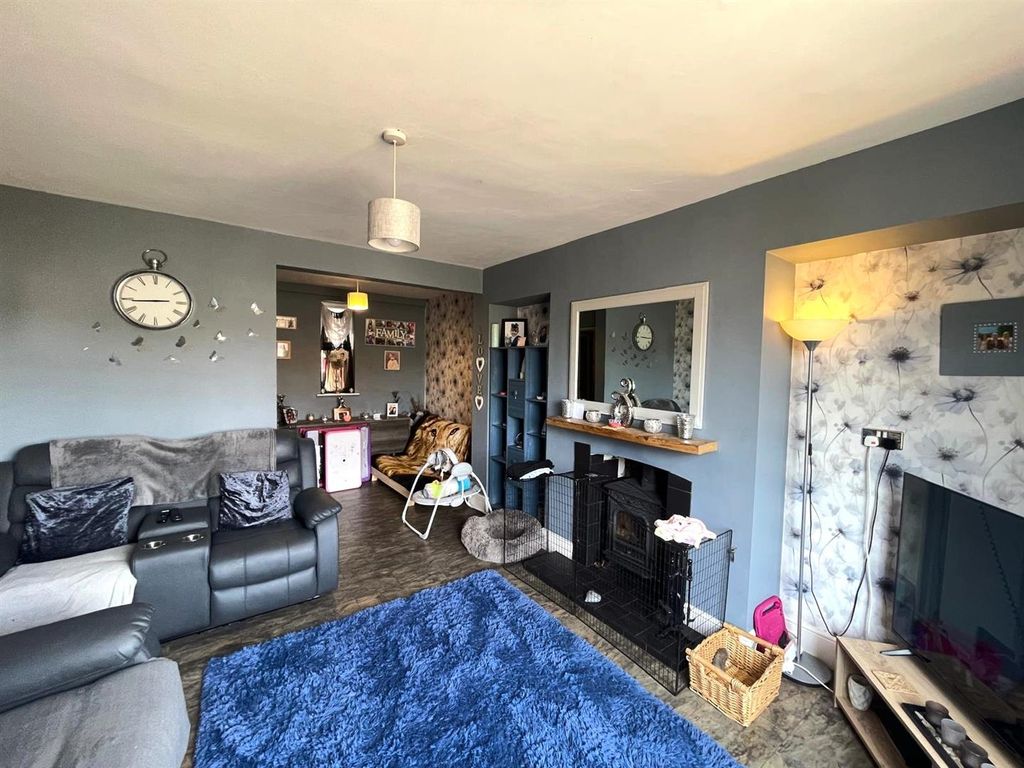 Property photo 3 of 16 Sitiing Room