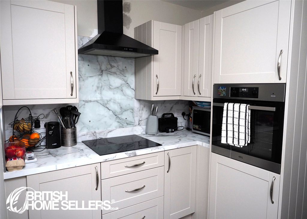 Property photo 2 of 19 Picture No. 30