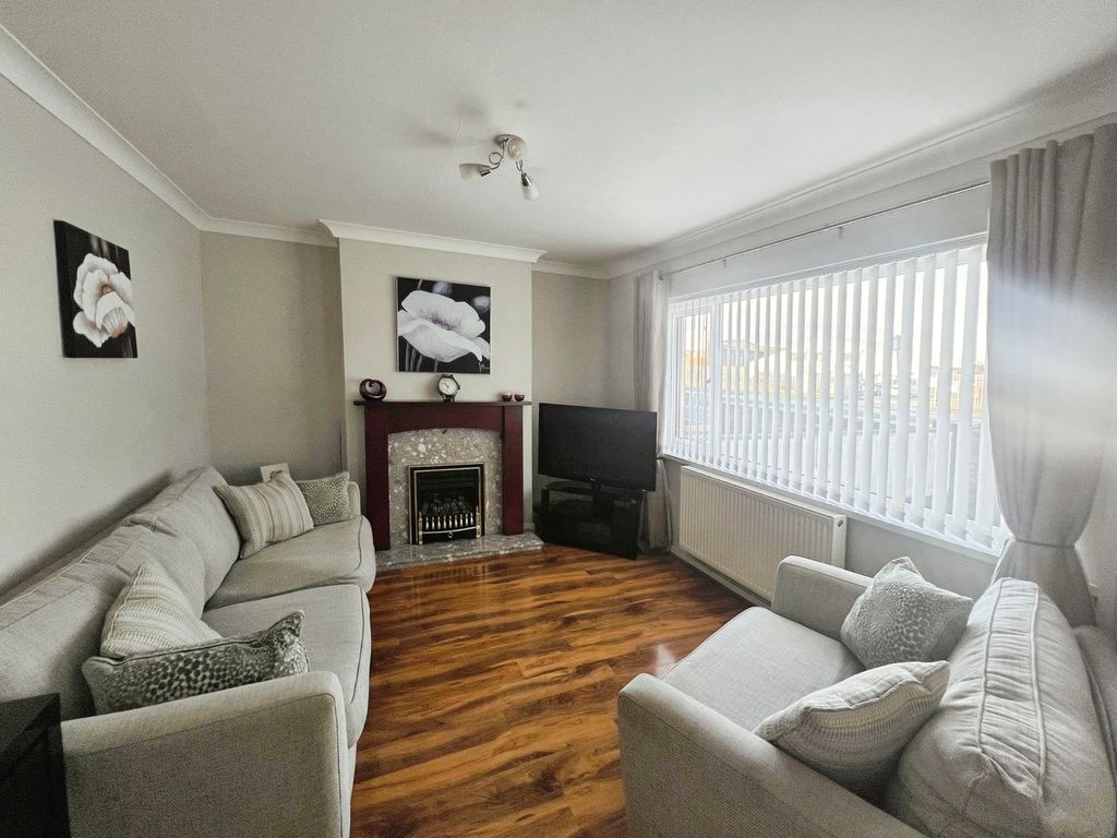 Property photo 2 of 27