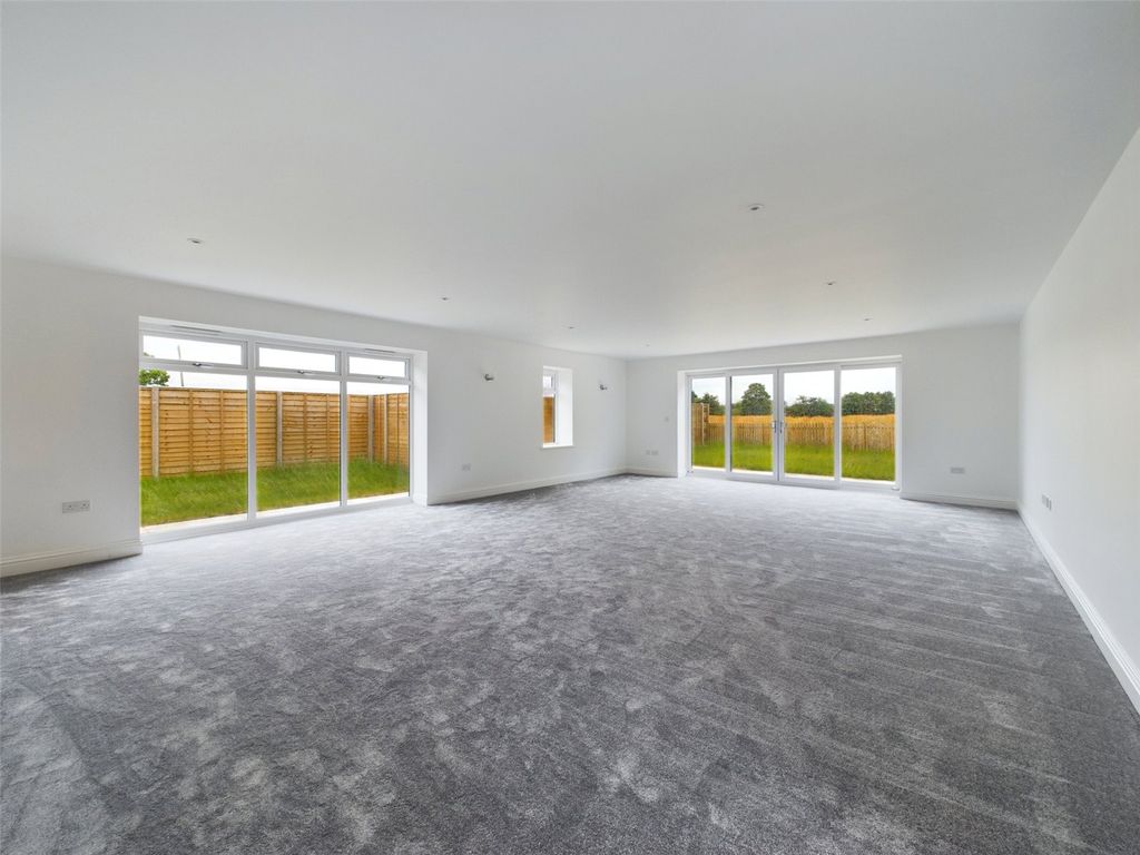 Property photo 3 of 23 Picture No. 17