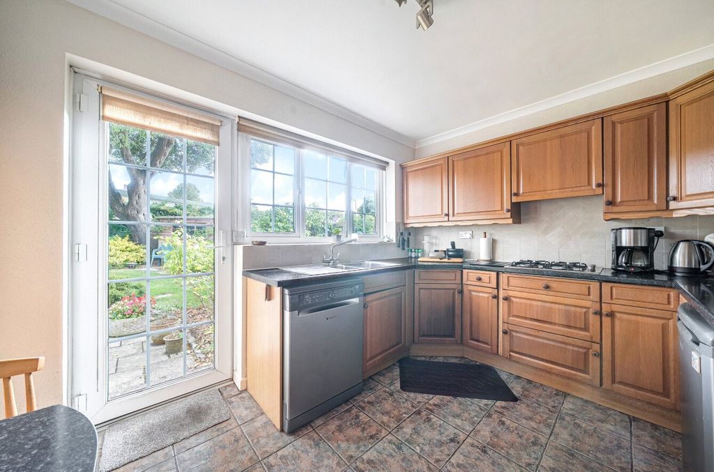 Property photo 2 of 14 Kitchen